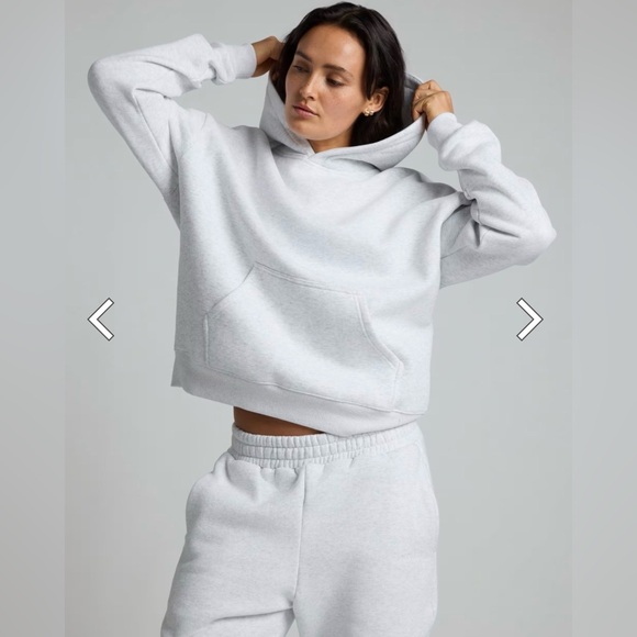 NWT SET COMFRT CROP HOODIE AND SWEATPANTS IN LIGHT HEATHER GREY SIZE MEDIUM - Picture 2 of 6